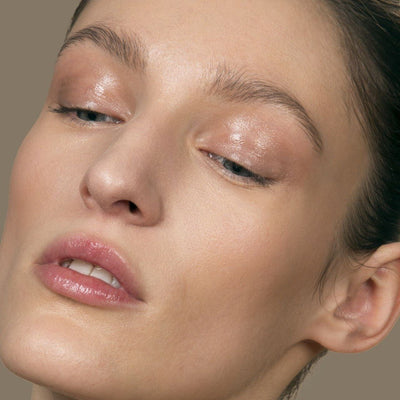 GLOSSY EYES ARE THE NEW DEWY SKIN